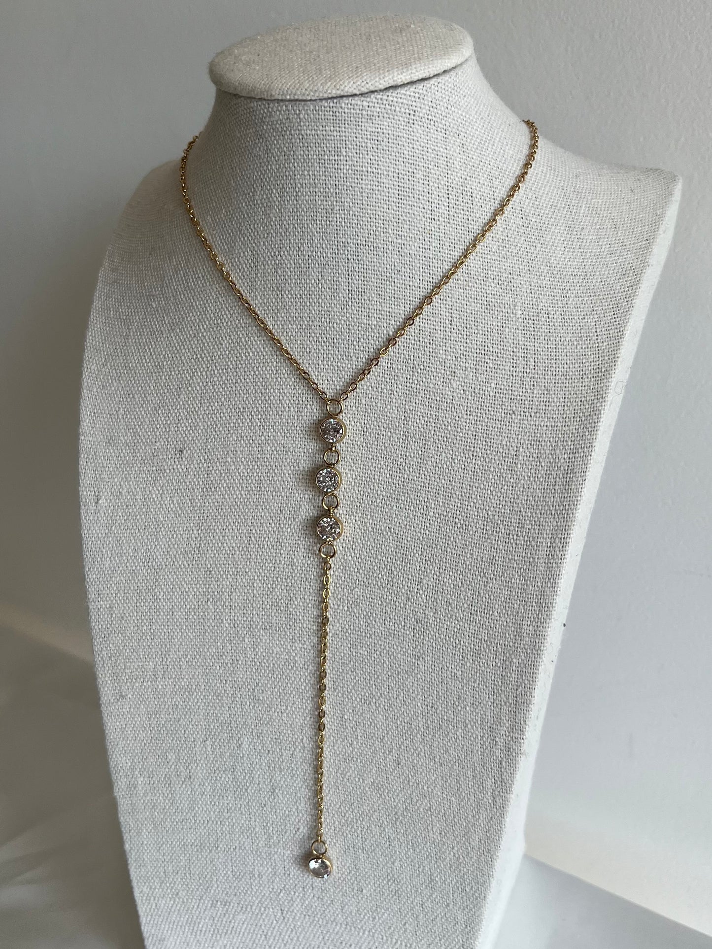 Collier cravate trois oxyde de zirconium