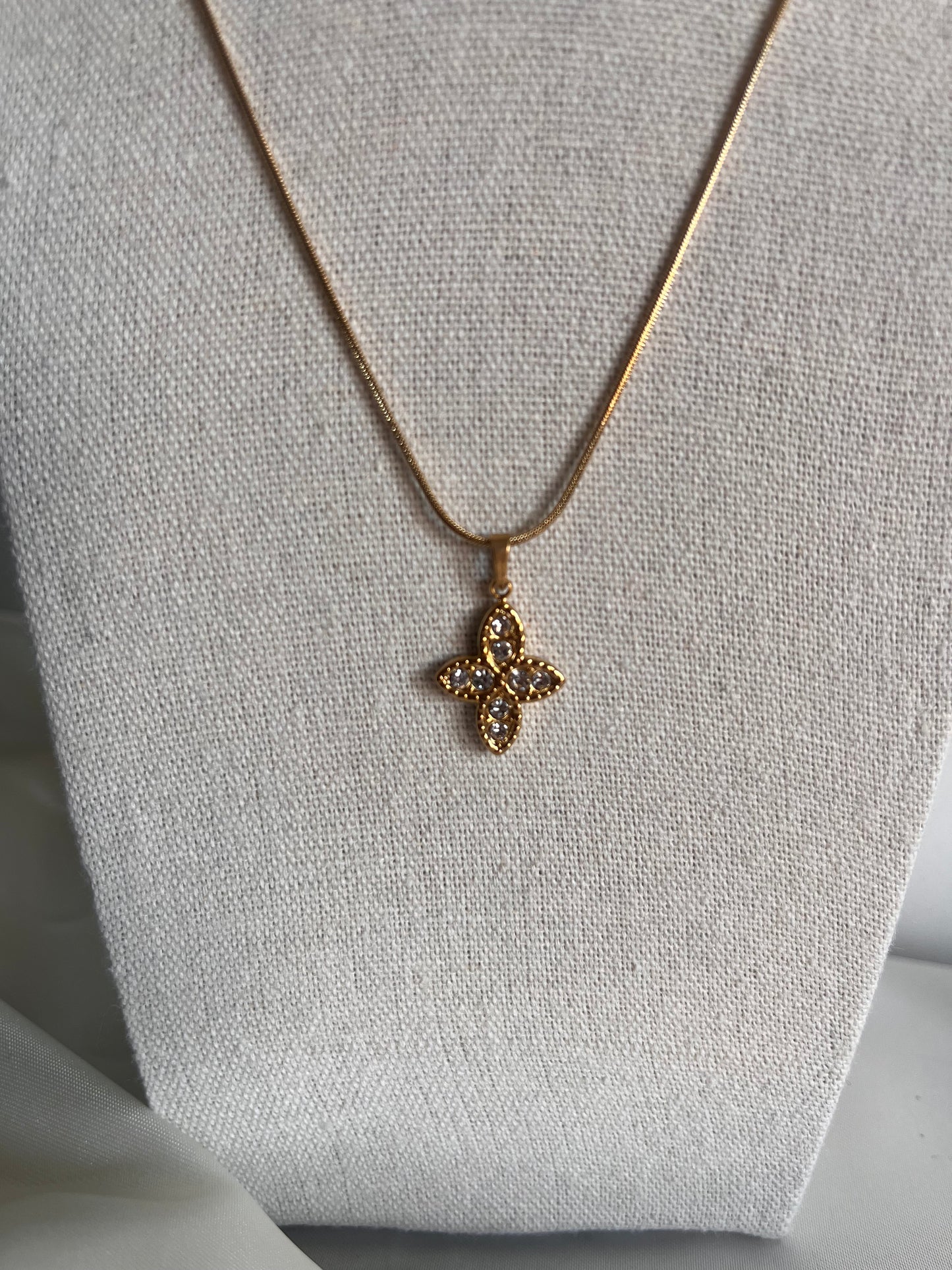 Collier pendentif trèfle oxyde de zirconium