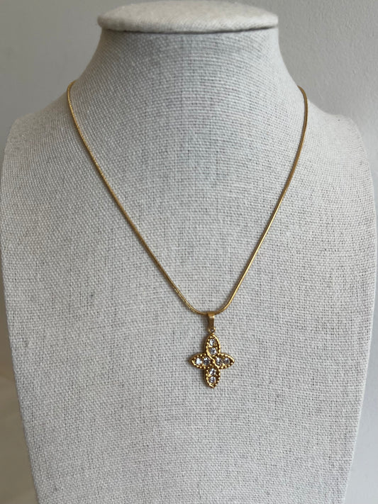 Collier pendentif trèfle oxyde de zirconium