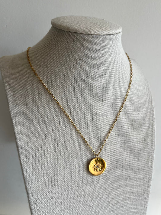 Collier médaillon étoilé
