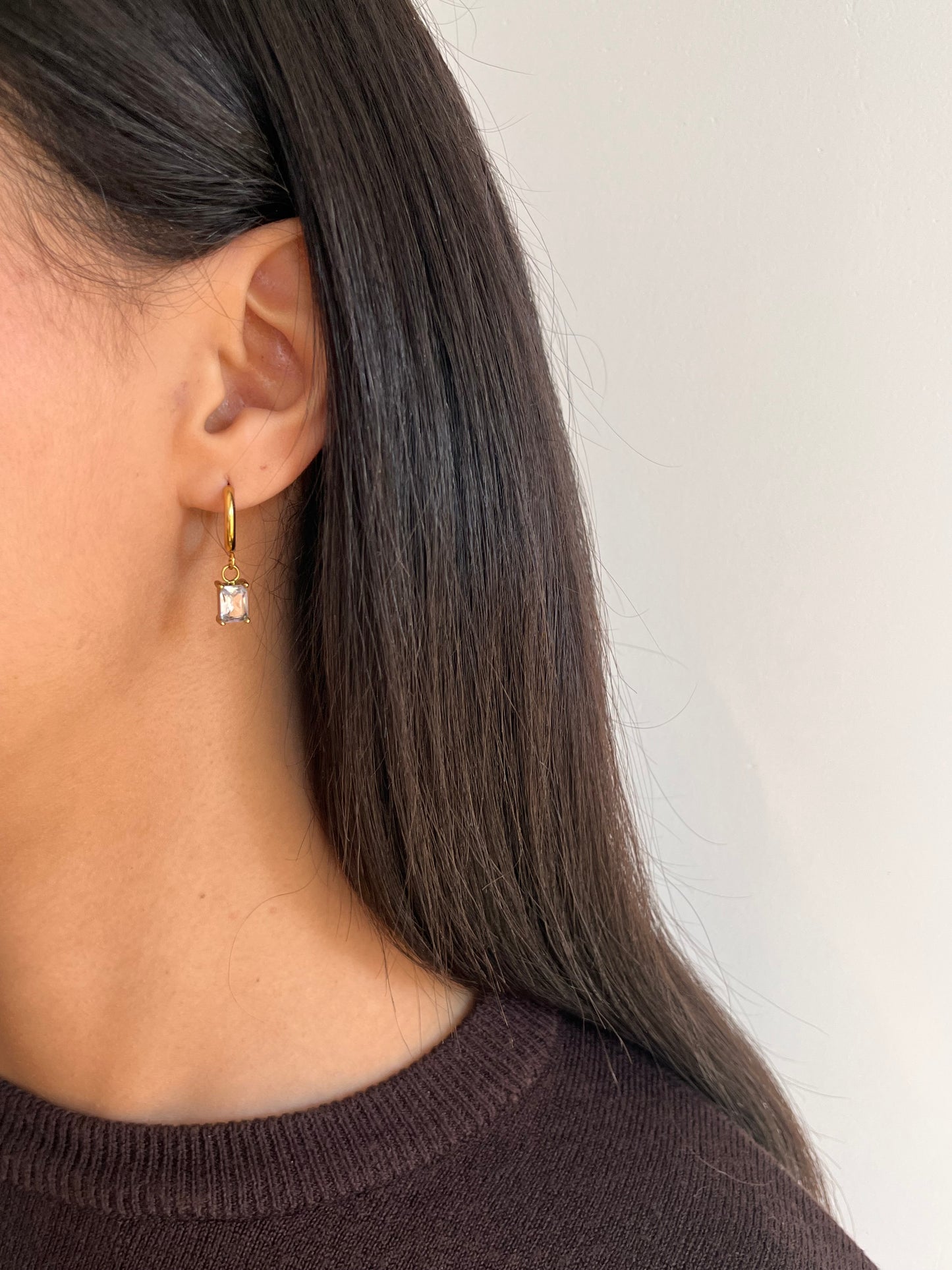 Boucles d’oreilles créoles avec oxyde de zirconium rectangulaire