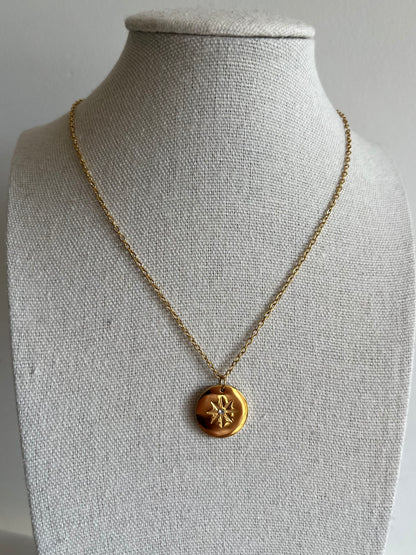 Collier médaillon étoilé