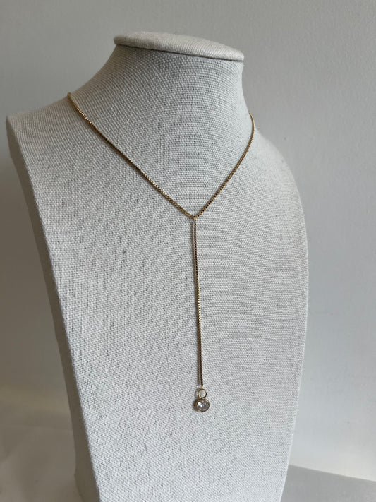 Collier chaîne cravate et oxyde de zirconium