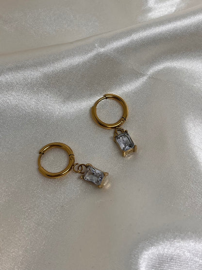 Boucles d’oreilles créoles avec oxyde de zirconium rectangulaire